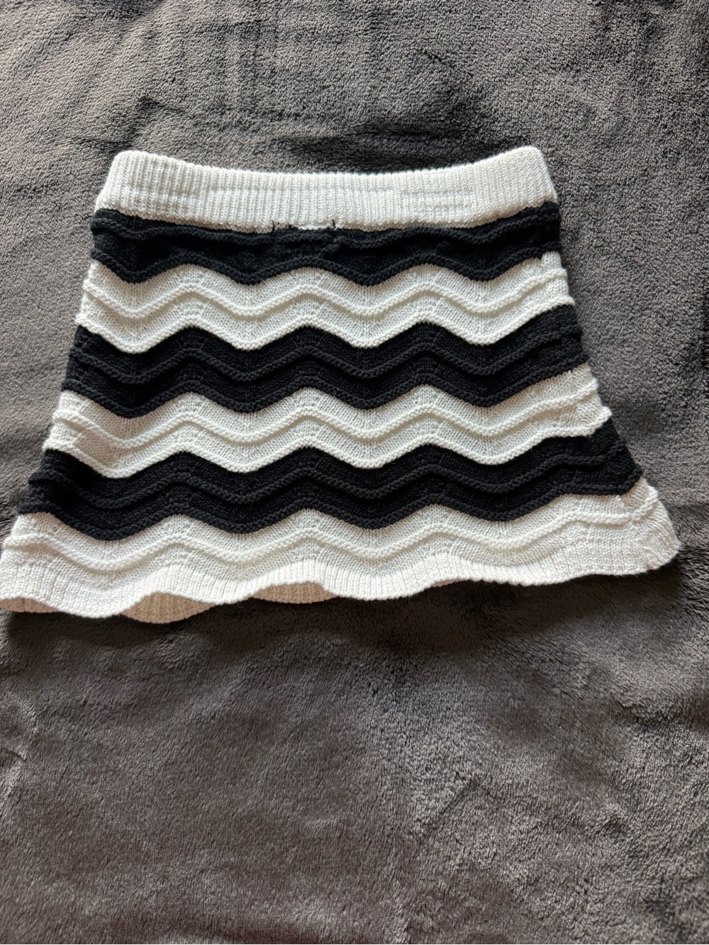 Vince Camuto Black and White Chevron Knit Skater Skirt 100% cotton - Picture 2 of 3